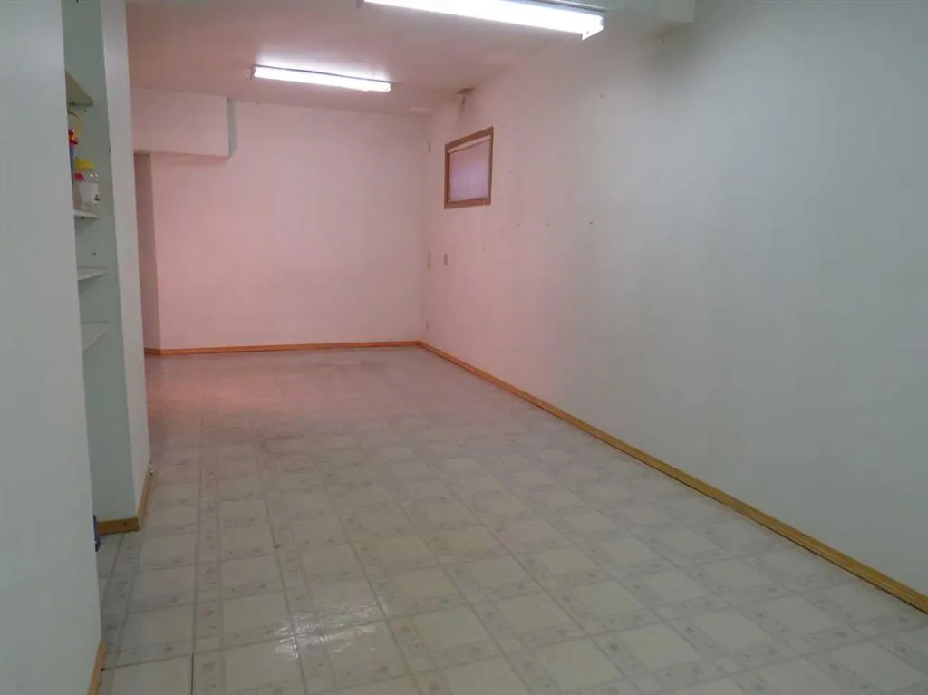 63 La Valencia Gardens NE