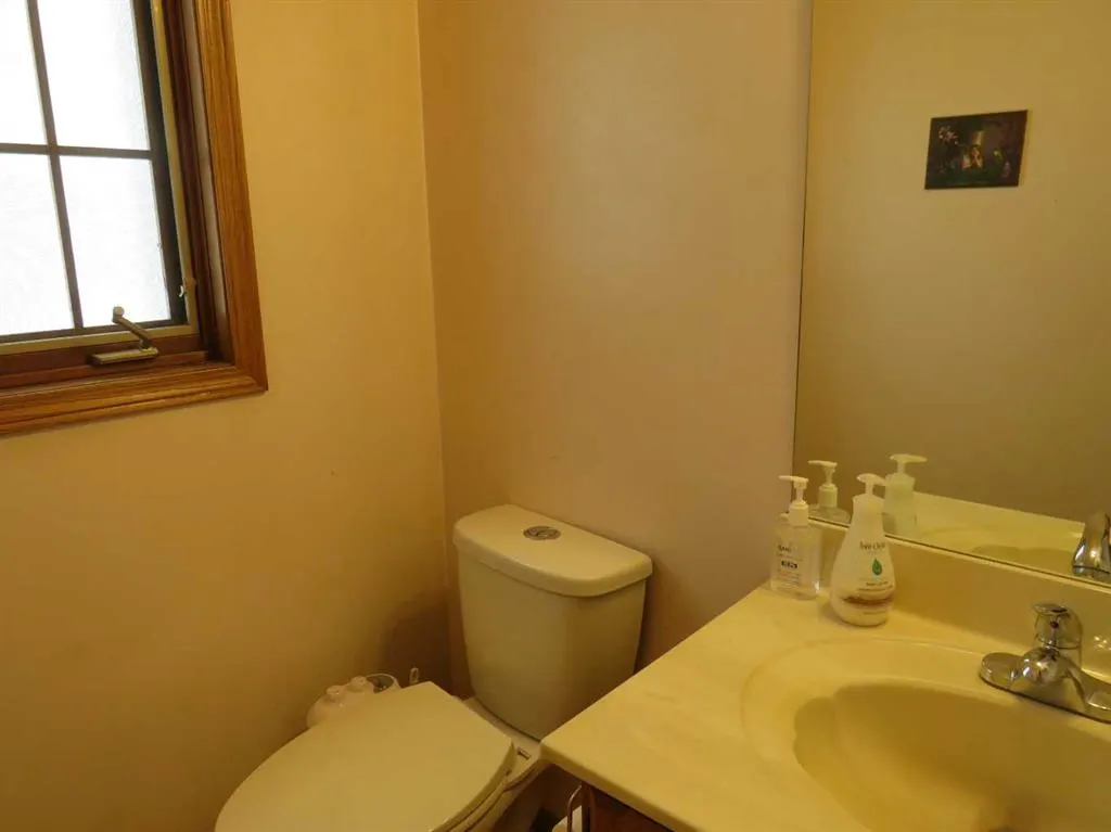 63 La Valencia Gardens NE