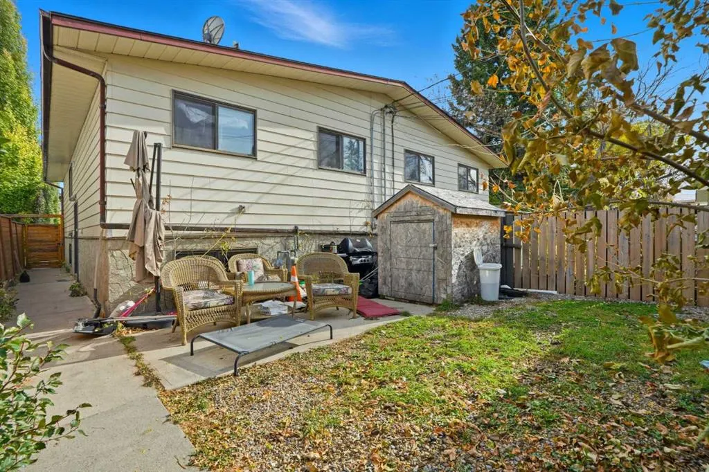2409 32 Street SW