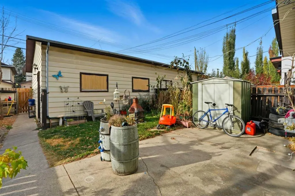 2411 32 Street SW