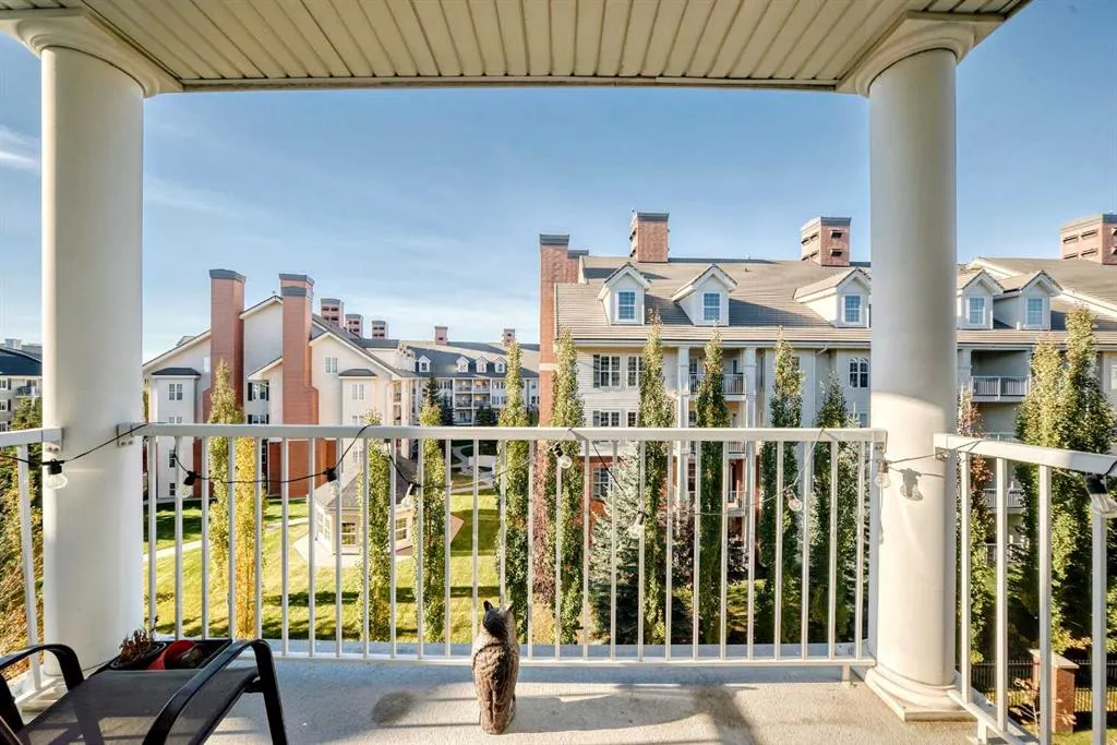 31 Country Village Manor NE, #4404