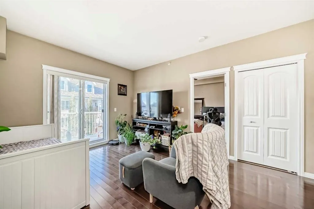 31 Country Village Manor NE, #4404
