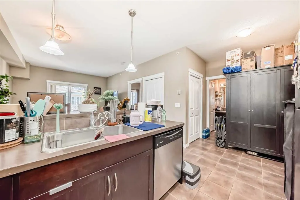 31 Country Village Manor NE, #4404