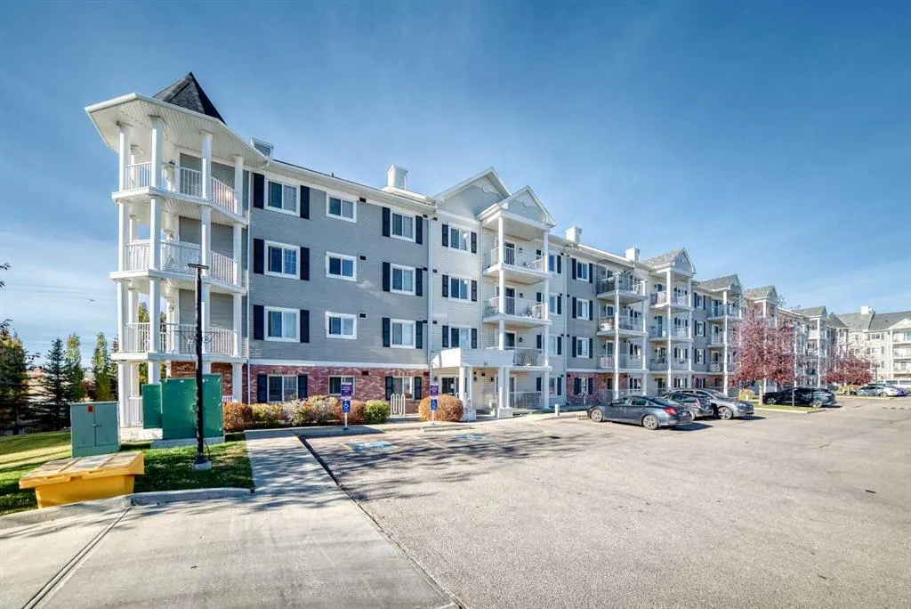 31 Country Village Manor NE, #4404