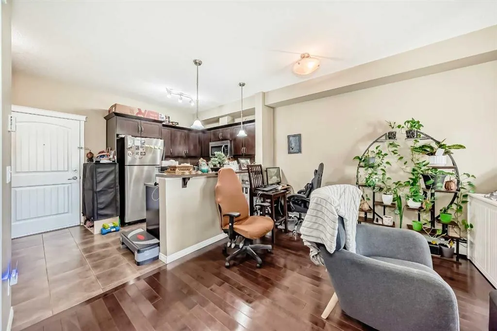 31 Country Village Manor NE, #4404