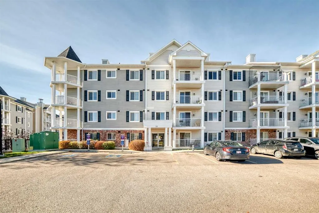 31 Country Village Manor NE, #4404