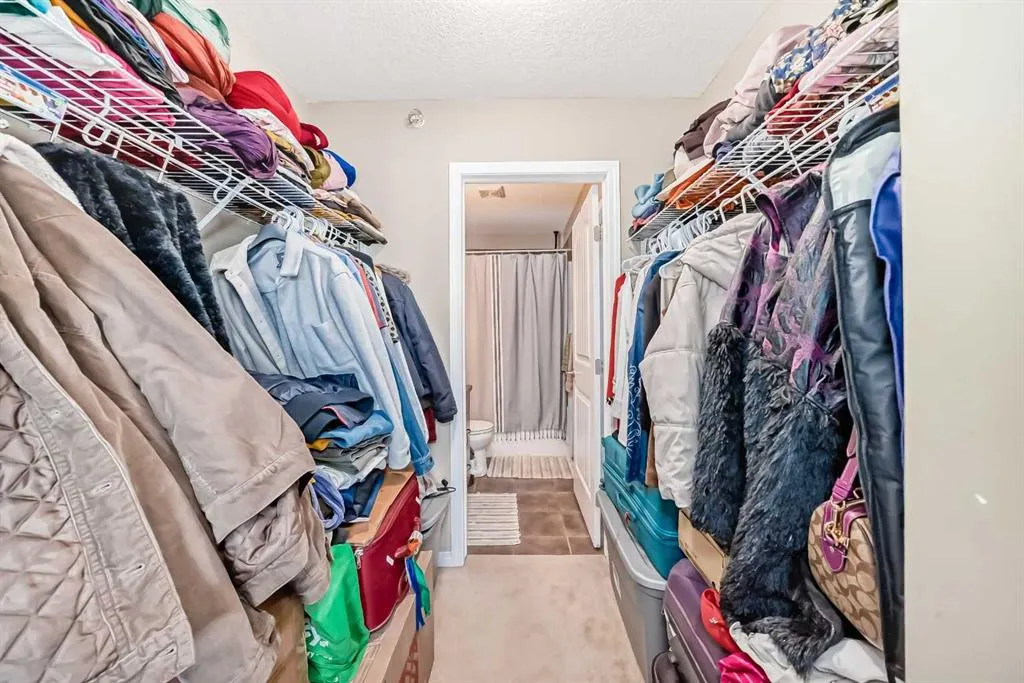 31 Country Village Manor NE, #4404