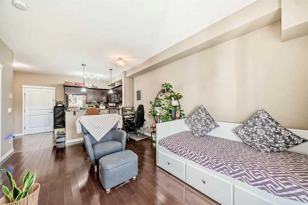 31 Country Village Manor NE, #4404