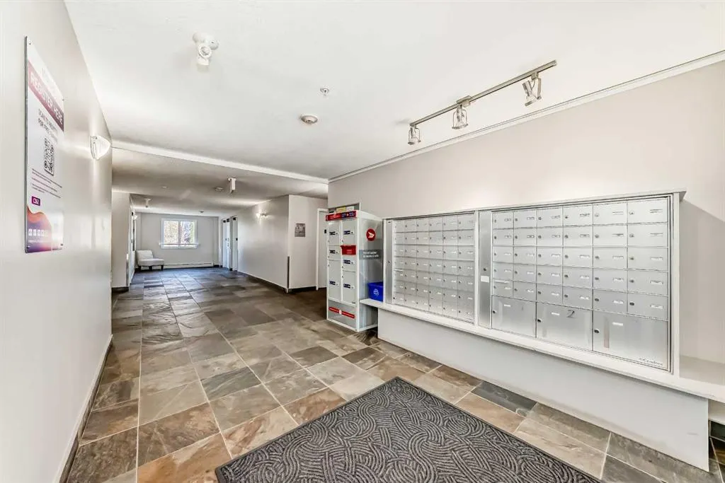 31 Country Village Manor NE, #4404