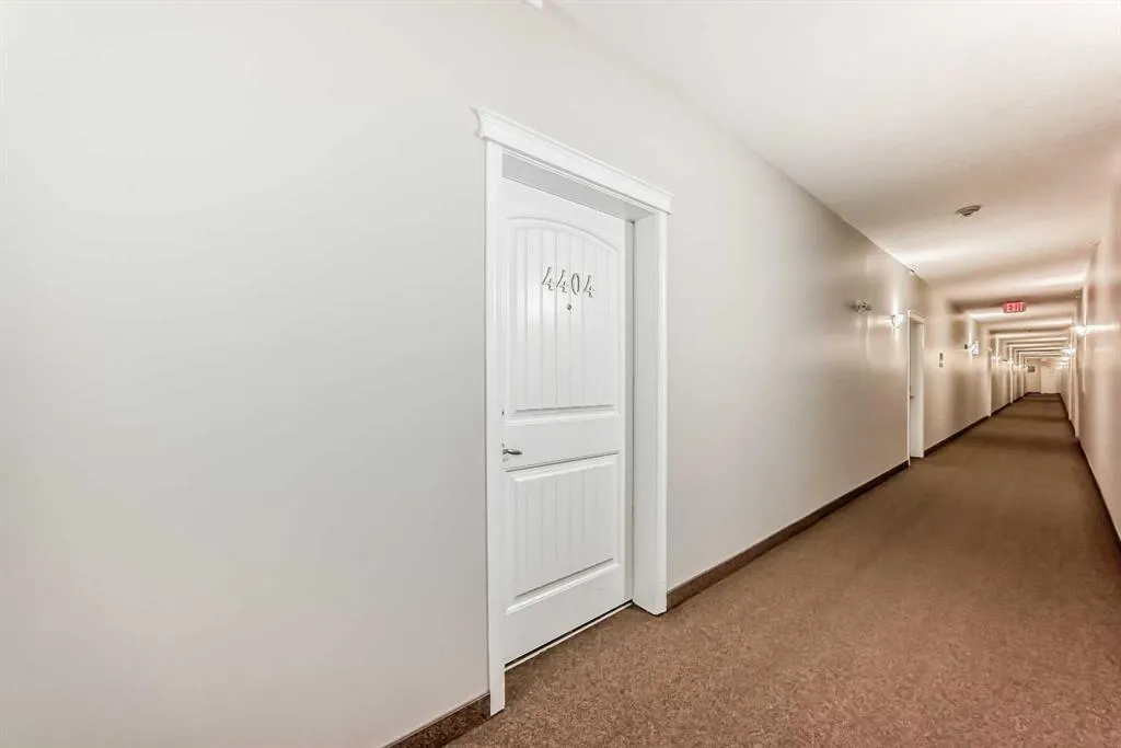 31 Country Village Manor NE, #4404