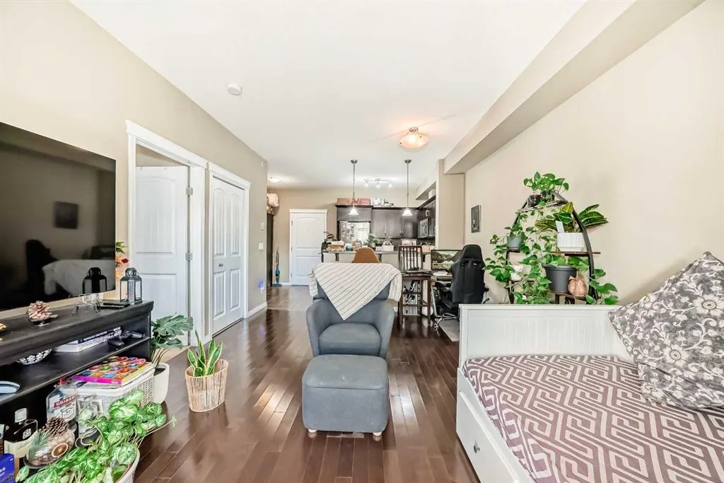 31 Country Village Manor NE, #4404