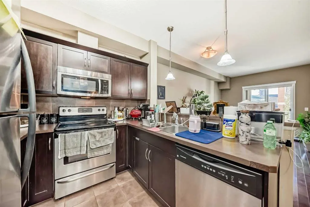 31 Country Village Manor NE, #4404