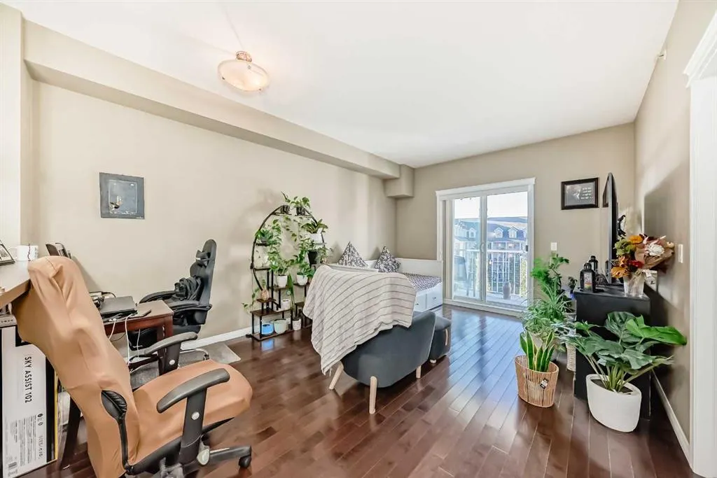 31 Country Village Manor NE, #4404