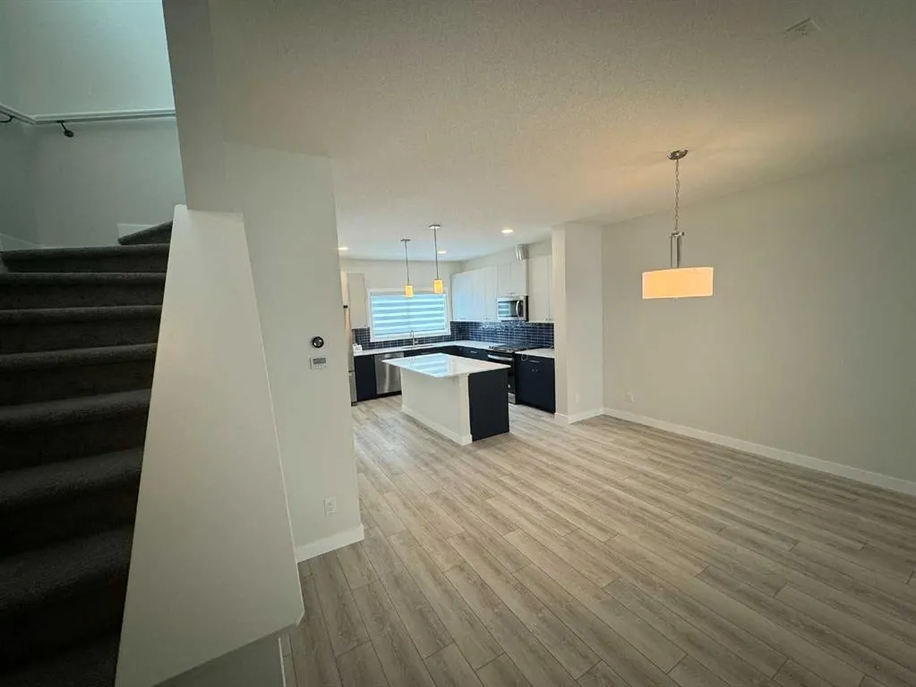 150 Edith Green NW