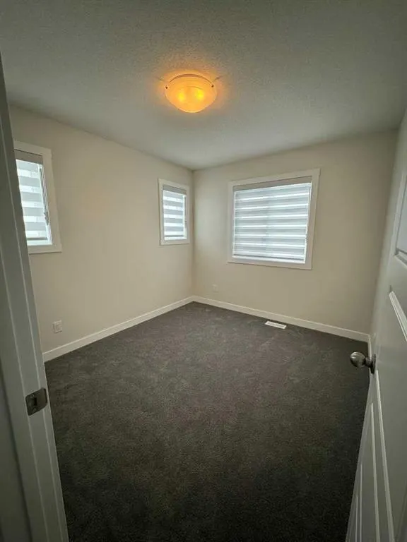 150 Edith Green NW
