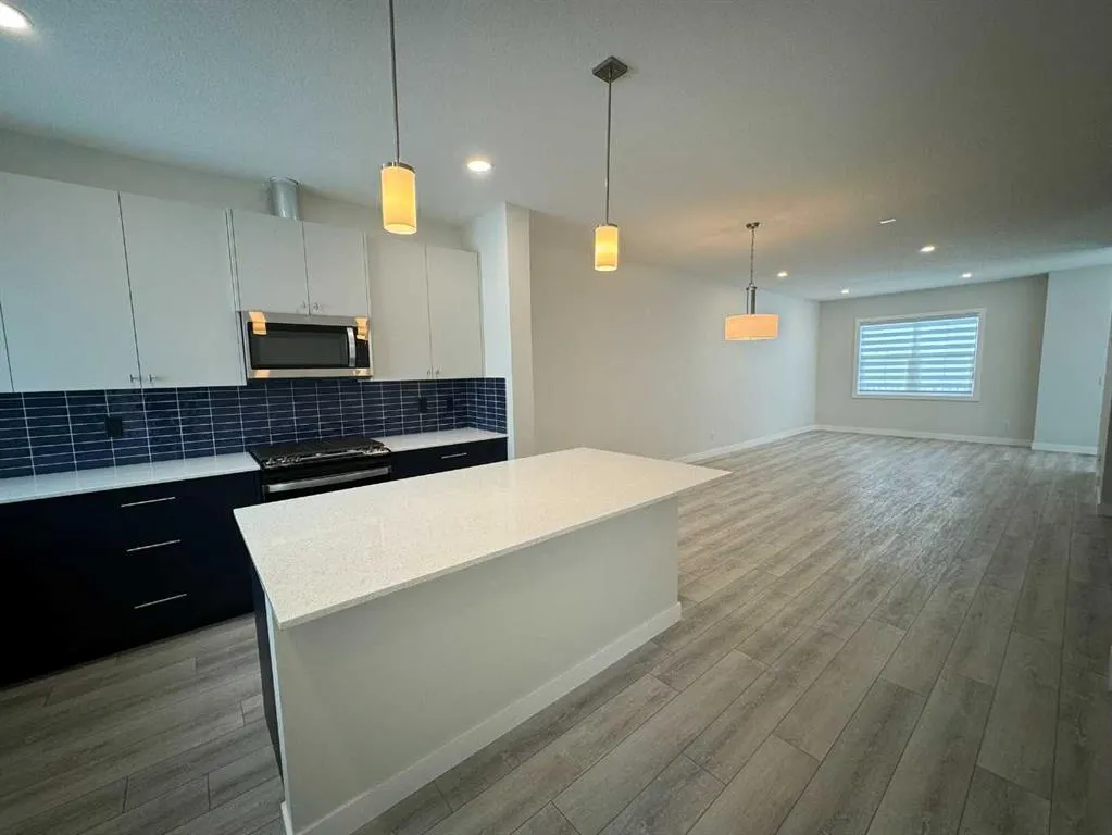 150 Edith Green NW