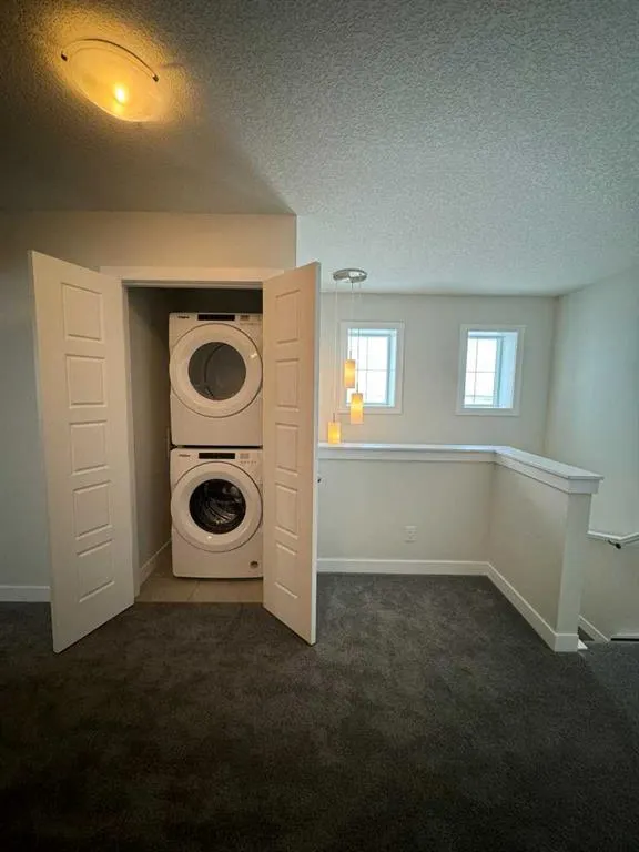 150 Edith Green NW