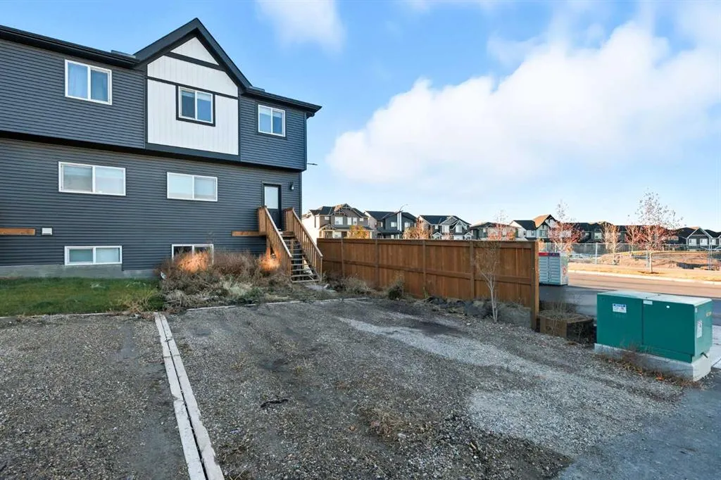 150 Edith Green NW