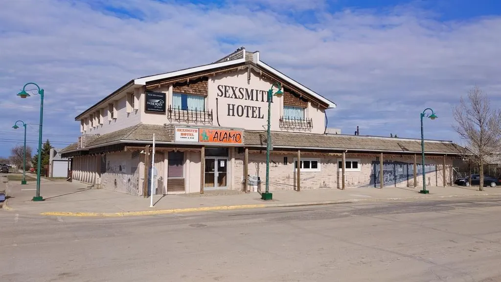 9807 100 Street