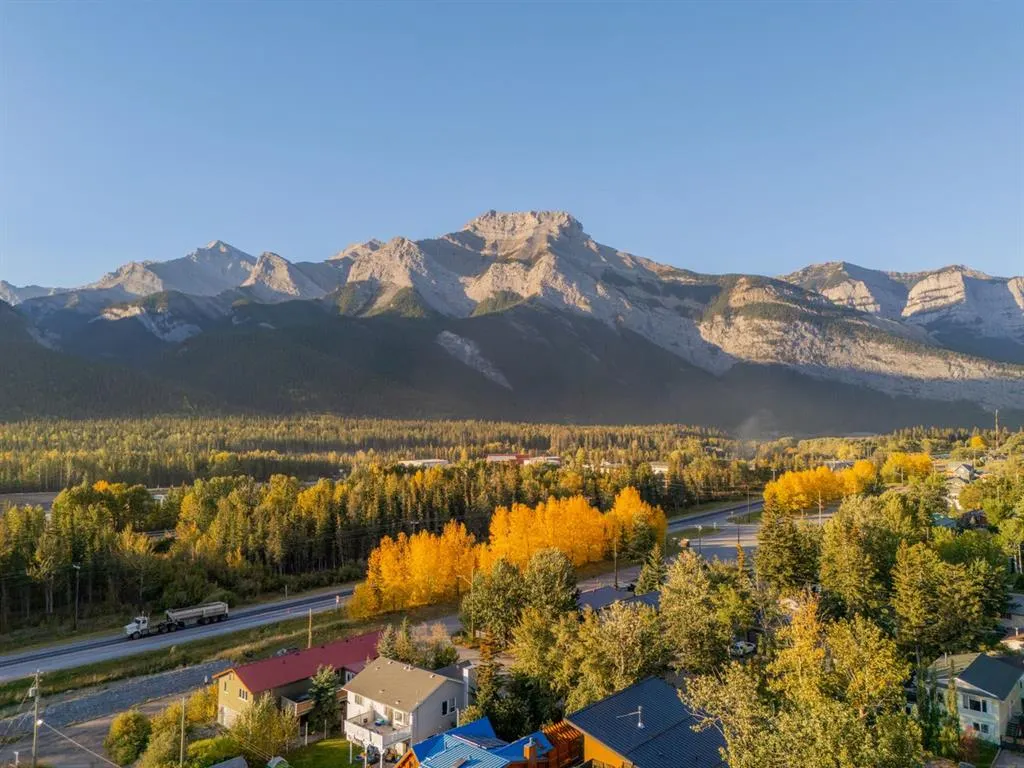 17 Exshaw Mountain Gateway