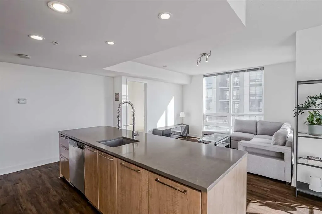 1118 12 Avenue SW, #706