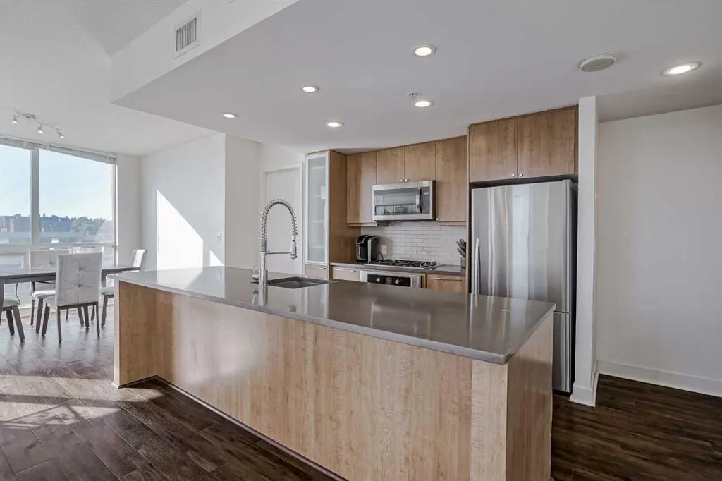 1118 12 Avenue SW, #706