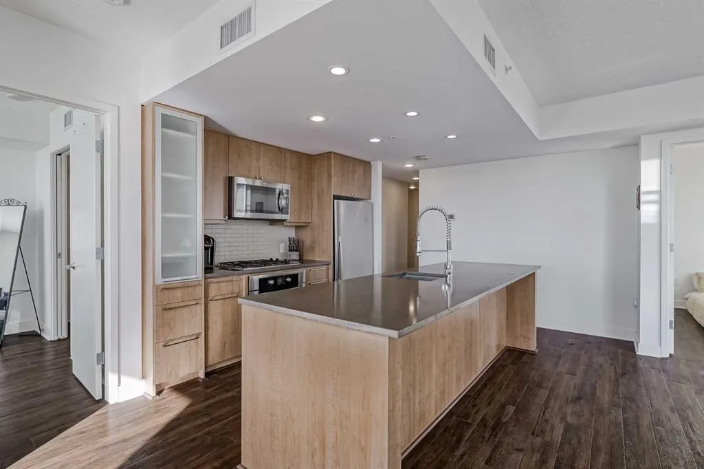 1118 12 Avenue SW, #706