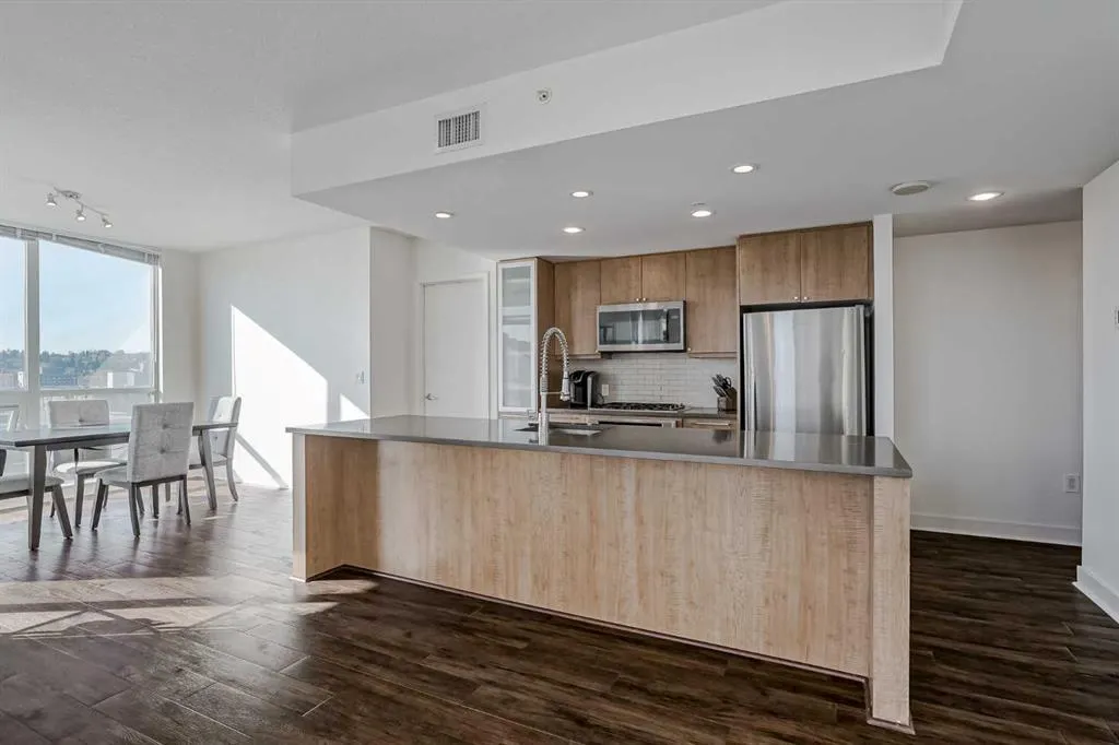 1118 12 Avenue SW, #706