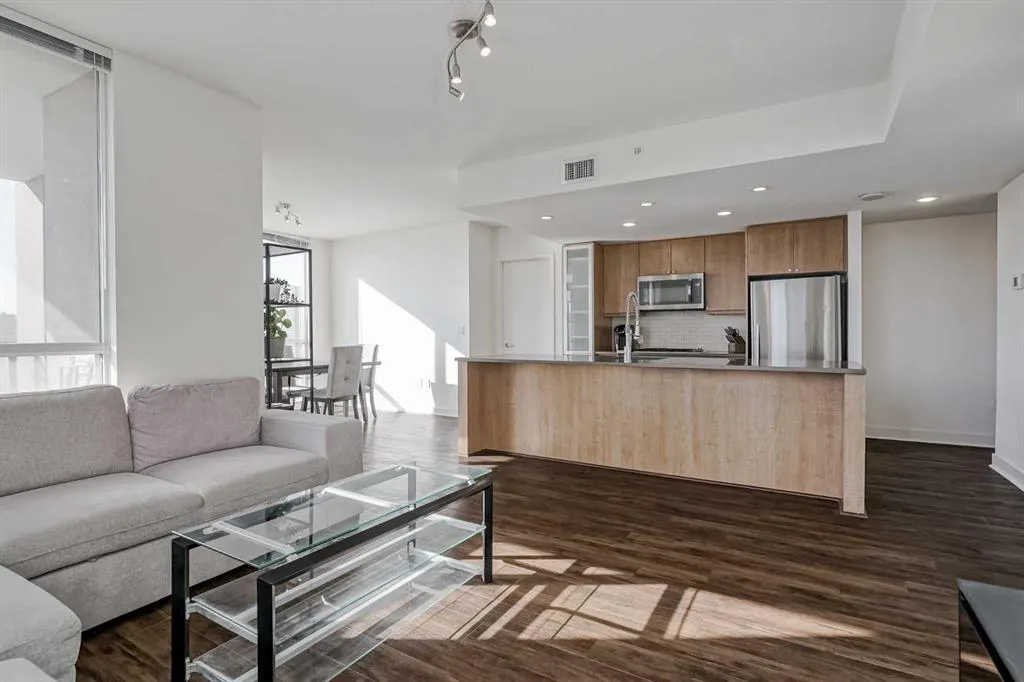 1118 12 Avenue SW, #706