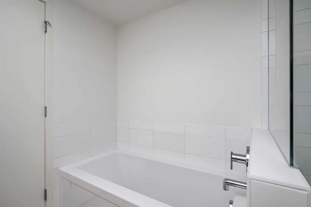 1118 12 Avenue SW, #706