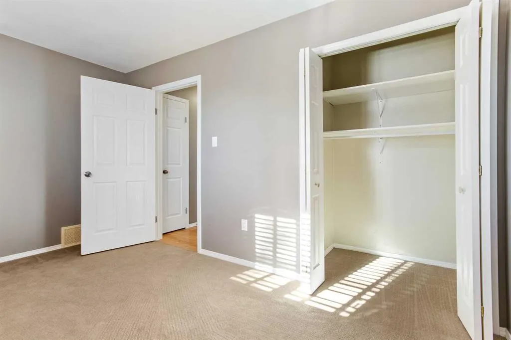 5105 21 Street Close