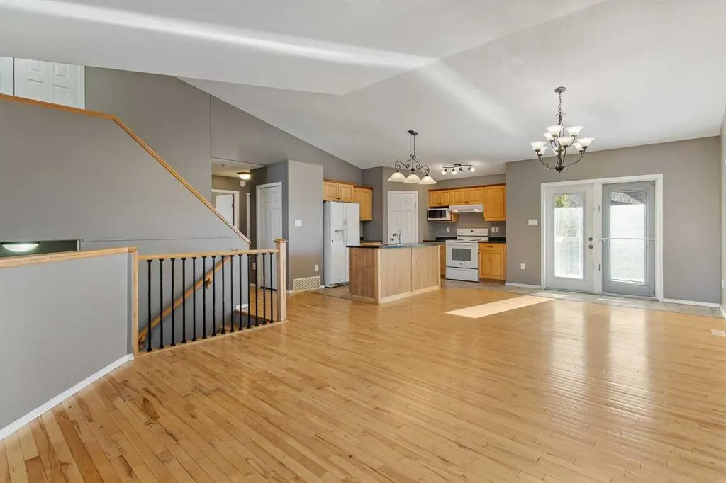 5105 21 Street Close