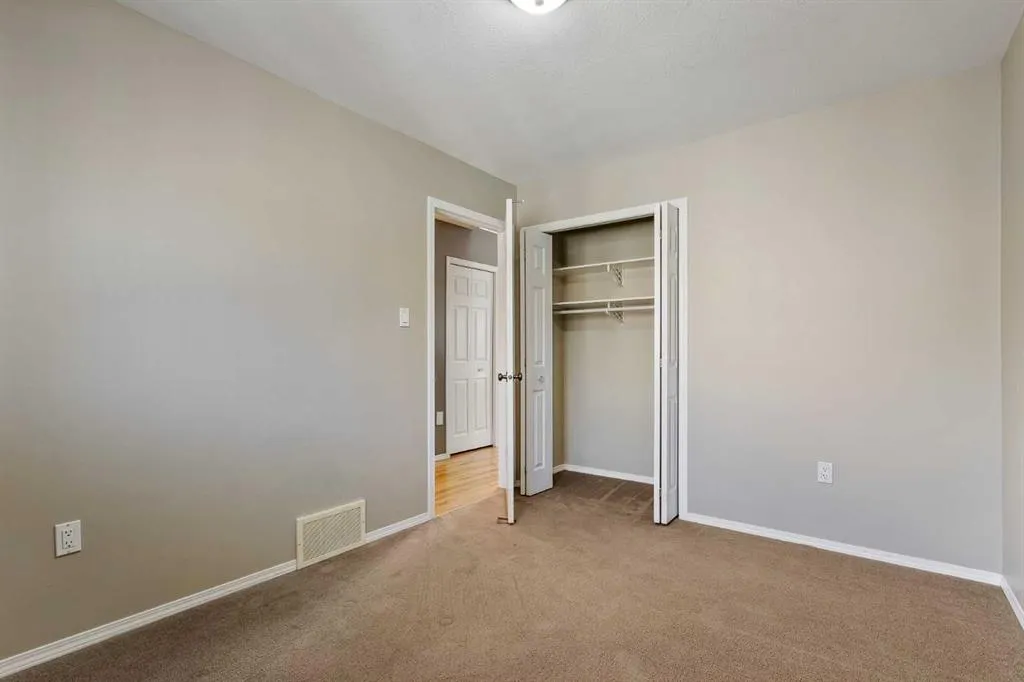 5105 21 Street Close