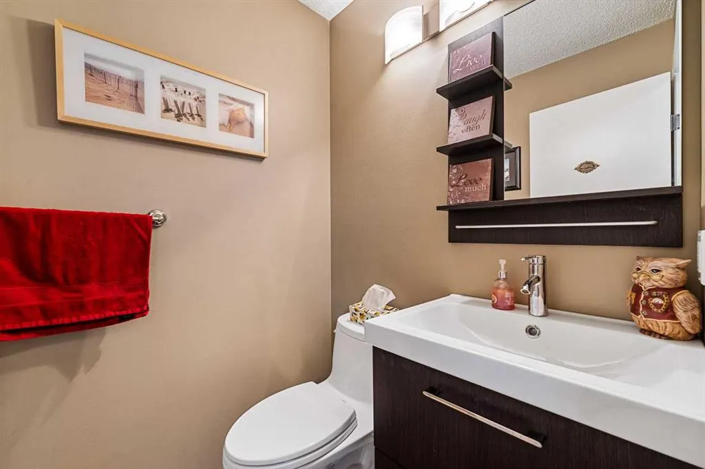 151 Woodglen Grove SW