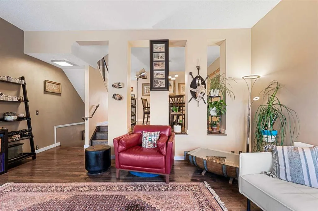 151 Woodglen Grove SW