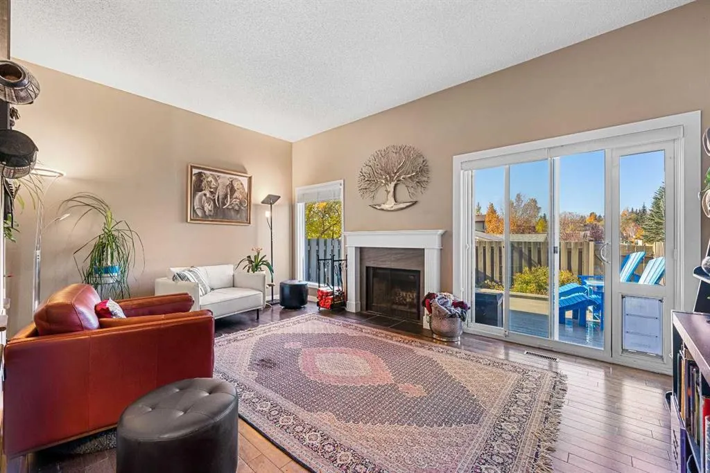 151 Woodglen Grove SW