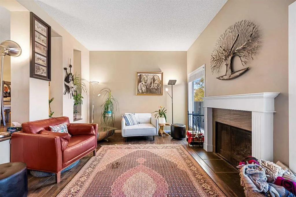 151 Woodglen Grove SW