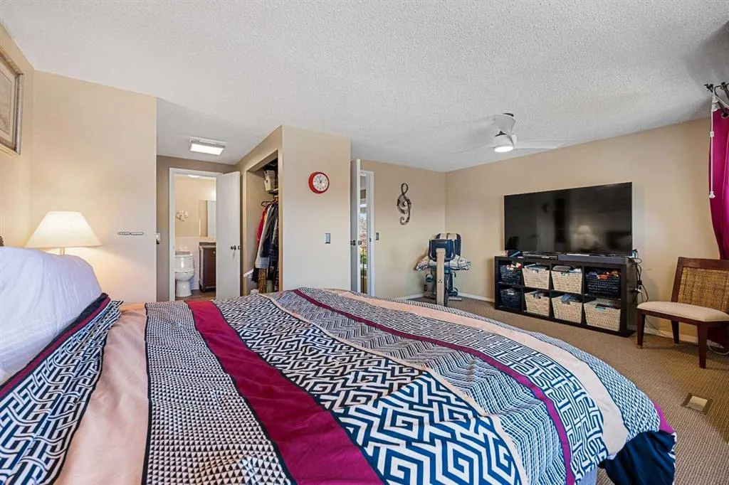 151 Woodglen Grove SW