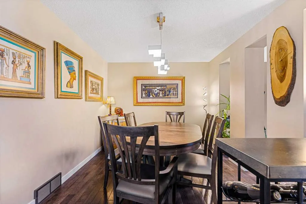 151 Woodglen Grove SW