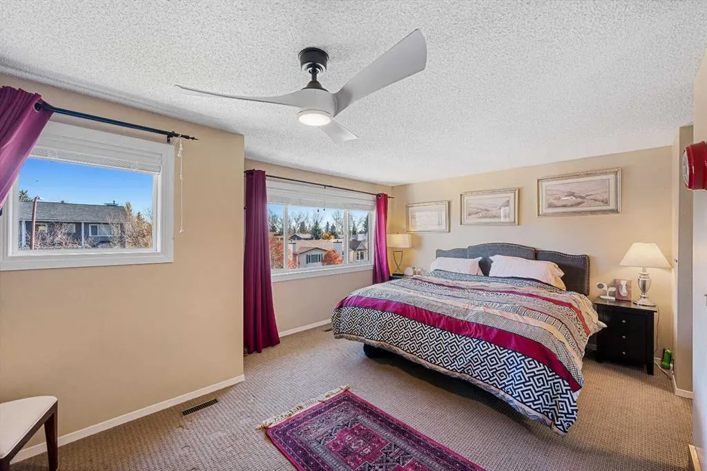 151 Woodglen Grove SW