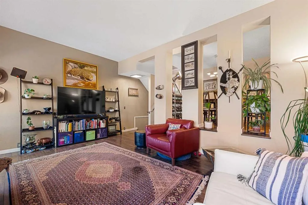 151 Woodglen Grove SW