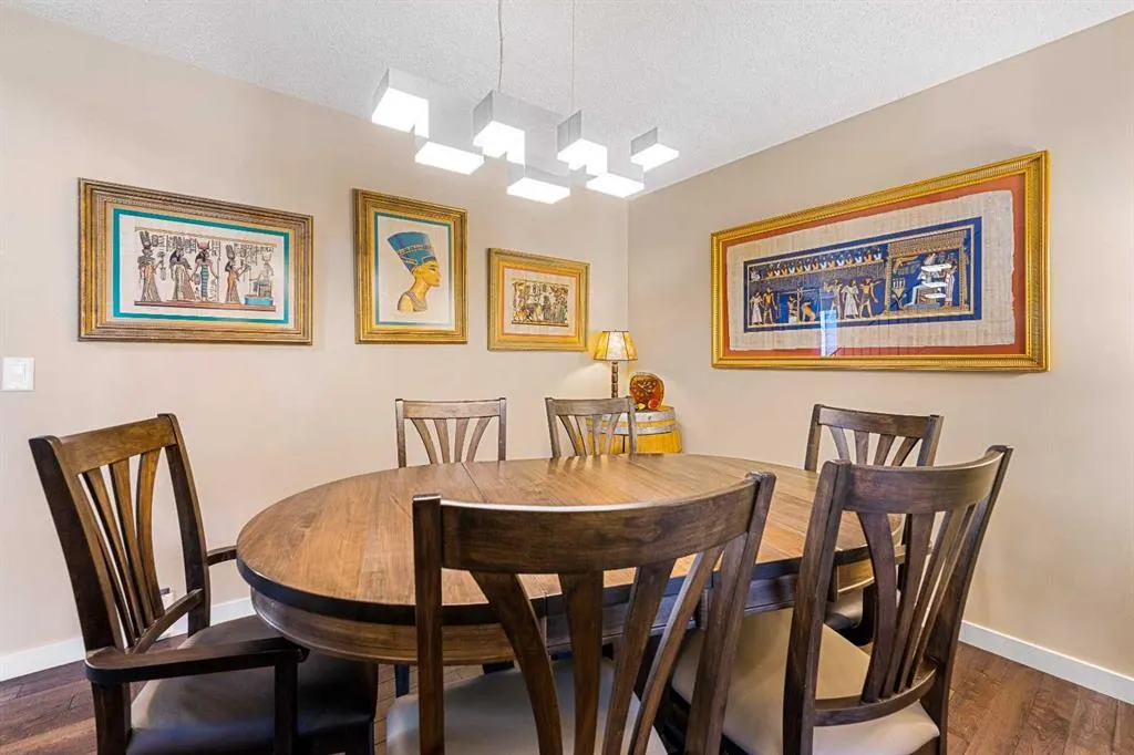 151 Woodglen Grove SW