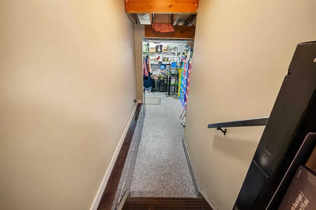 151 Woodglen Grove SW