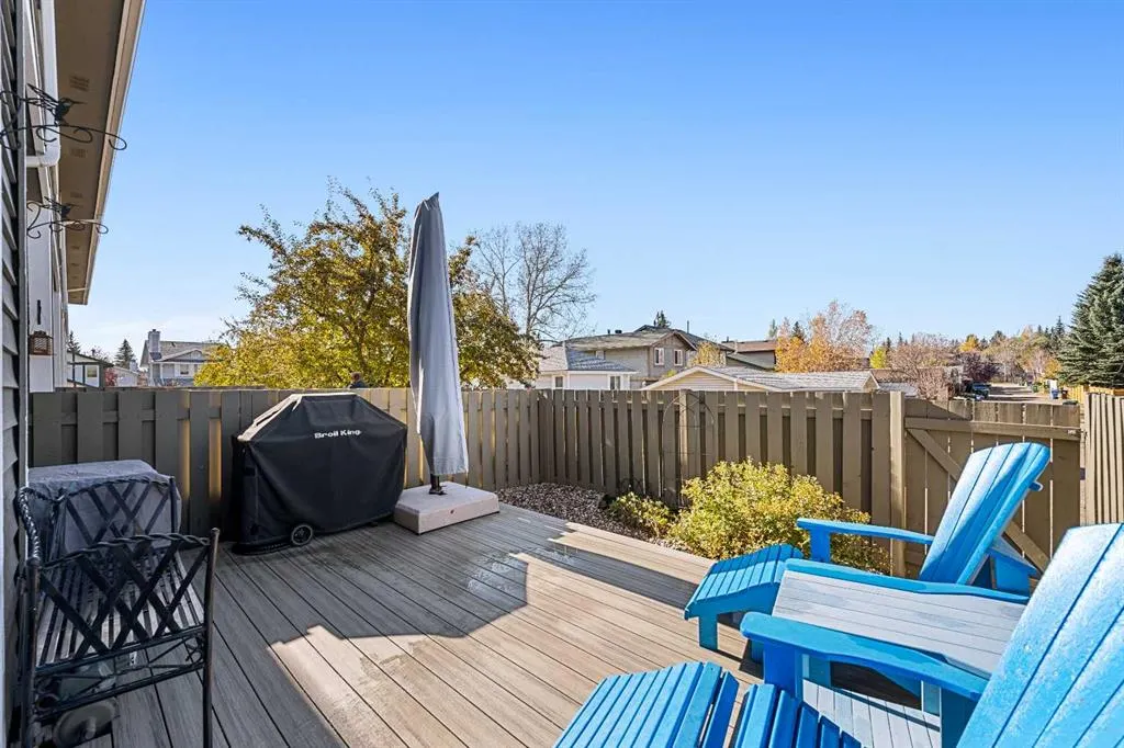 151 Woodglen Grove SW