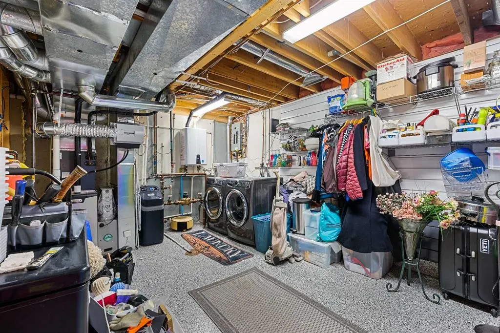 151 Woodglen Grove SW