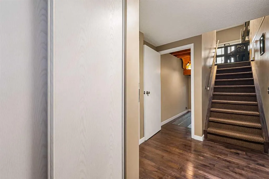 151 Woodglen Grove SW