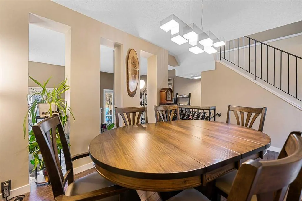 151 Woodglen Grove SW