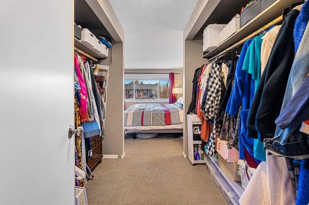 151 Woodglen Grove SW