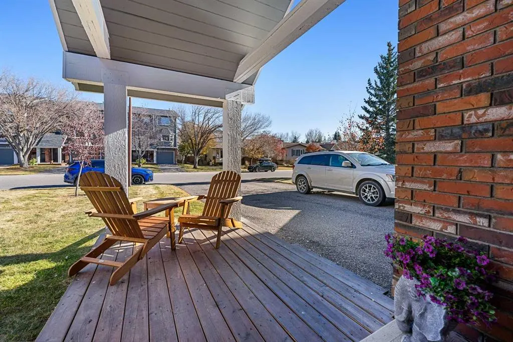 151 Woodglen Grove SW