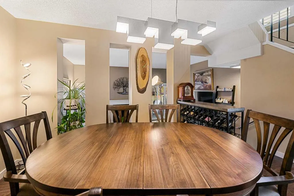 151 Woodglen Grove SW